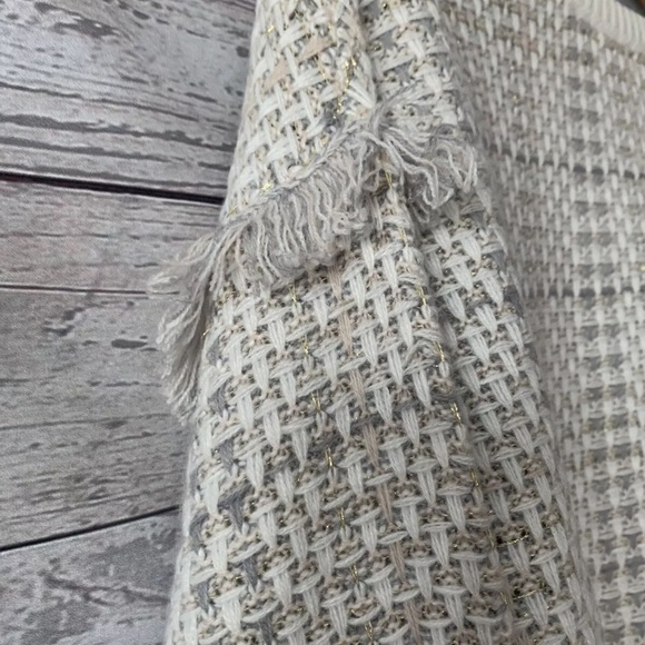 DKNY Women’s Sz Medium Cream Metallic Fringe Loose Fit Pullover Casual Sweater - Picture 6 of 6